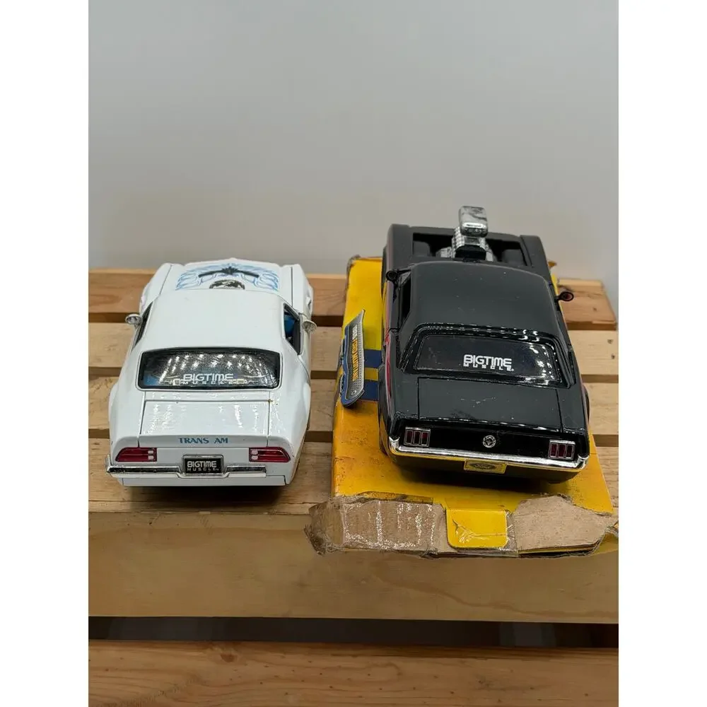 Jada Toys Bigtime Muscle Lot:1972 Pontiac Trans Am/1965 Ford Mustang(1/24 Scale)